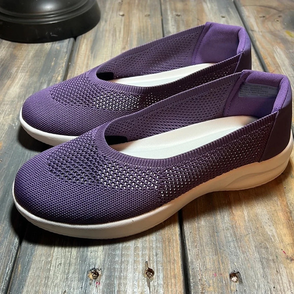 CV Sport Laney Slip On Sneaker. 8.5 W - Picture 2 of 7